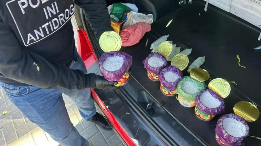 Captură de 6 milioane de lei: 9 kg de mefedronă, ascunse în conserve, introduse ilegal în țară