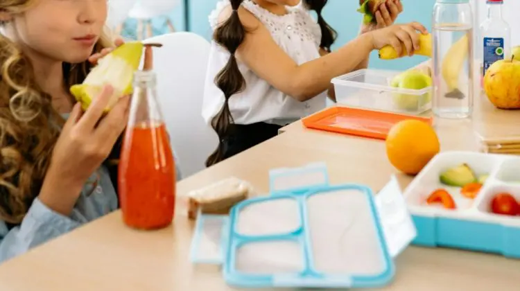 Peste 83 de mii de elevi din Chișinău beneficiază de alimentație gratuită în perioada septembrie–decembrie 2025