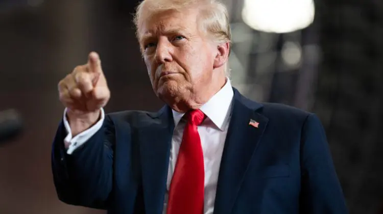 Administrația Trump pregătește concedieri în masă dacă negocierile cu democrații eșuează