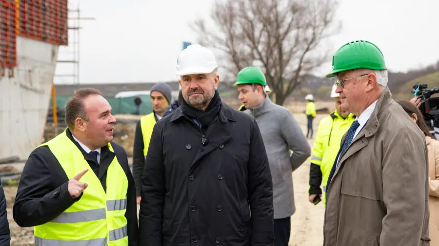 VIDEO Premierul a vizitat șantierul podului de la Ungheni: „Construcție cu valoare simbolică pentru Moldova”