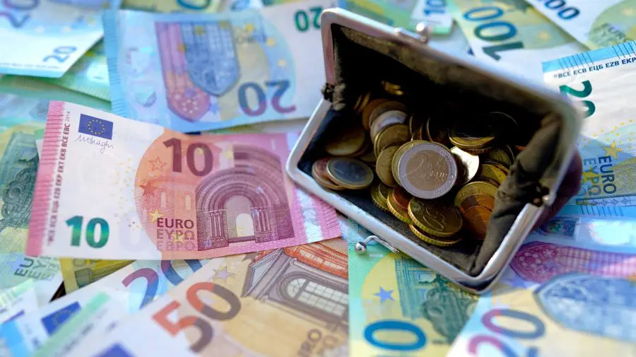 Curs valutar 3 noiembrie 2025: Cât valorează un euro și un dolar?