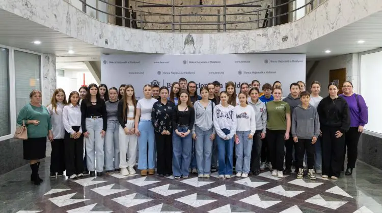 BNM a deschis ușile pentru 200 de elevi și studenți de Ziua leului moldovenesc