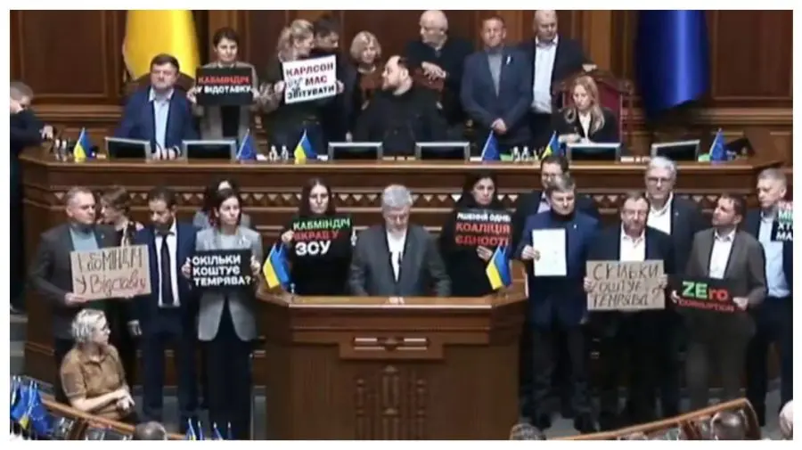 VIDEO Scandal la guvernul Ucrainei: opoziția blochează Rada și cere demiterea cabinetului
