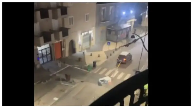 VIDEO Furt spectaculos în Italia: bancomat tras cu mașina pe șosea