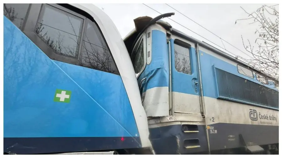 VIDEO Accident feroviar grav: două trenuri s-au ciocnit în sudul Cehiei