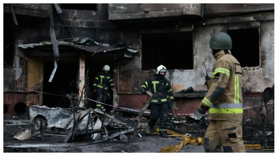 VIDEO Raidul din Ucraina: salvatorii caută 22 de persoane dispărute după bombardament
