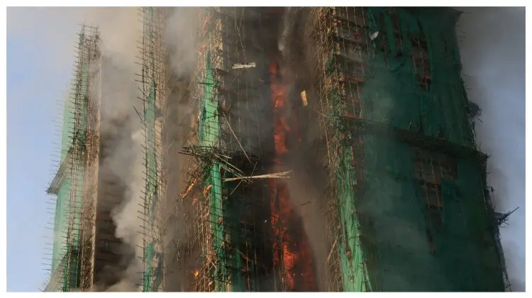 VIDEO Patru morți și trei răniți într-un incendiu major dintr-un complex rezidențial din Hong Kong