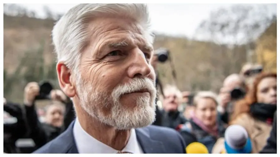 Scandal politic la Praga: Președintele Cehiei se opune îndepărtării steagurilor ucrainene de pe clădiri