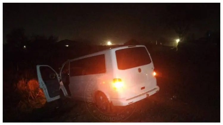 VIDEO Mașină derapată din cauza ploii la Varnița: salvatorii din Bender au intervenit