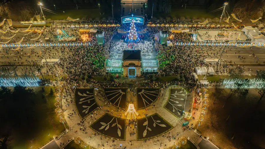 Spectacol de iarnă în PMAN: inaugurarea luminilor aduce artiști îndrăgiți pe scenă
