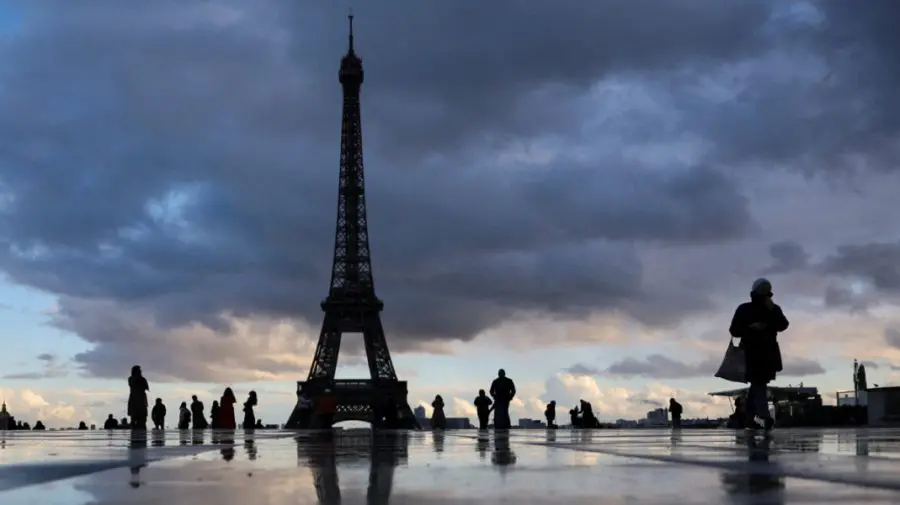Pană majoră de curent la Paris: 170.000 de locuințe au rămas fără electricitate, metroul și trenurile oprite