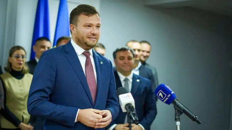 VIDEO Deputatul PAS care s-a ales cu biroul vizavi de veceu pe care s-a plâns Vasile Costiuc