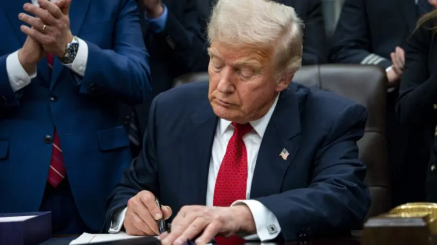 Donald Trump a semnat legea care pune capăt celui mai lung blocaj guvernamental din istorie