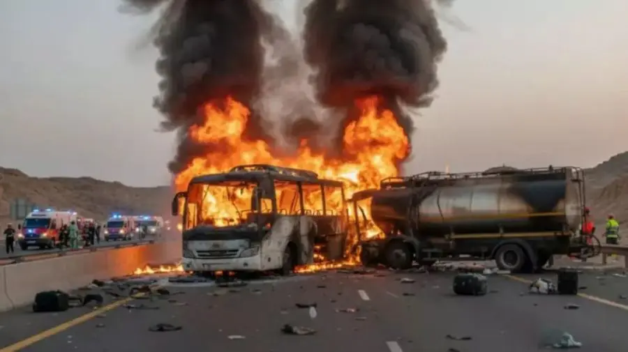 Cel puțin 45 de pelerini indieni au murit după ce autobuzul lor s-a ciocnit cu o cisternă diesel și a luat foc
