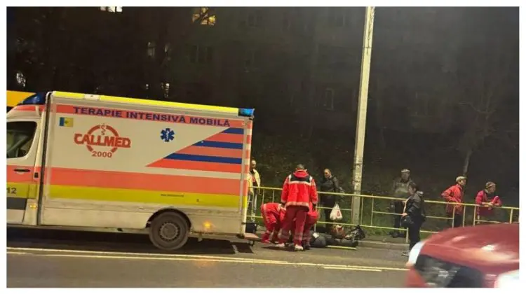 Accident la Vatra: O bătrână a ajuns la spital, după ce a fost lovită de un automobil chiar pe trecerea de pietoni