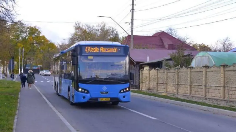 Autobuzele rutei suburbane nr. 47 vor circula sâmbătă după orarul zilelor de odihnă. Motivul