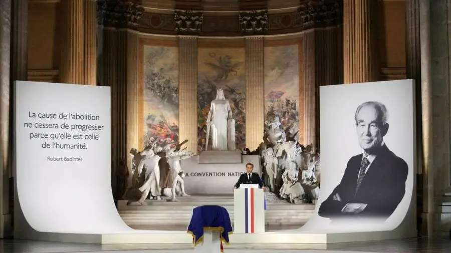 Un fost ministru francez al Justiției are rădăcini basarabene. Macron îi aduce omagiu la Paris