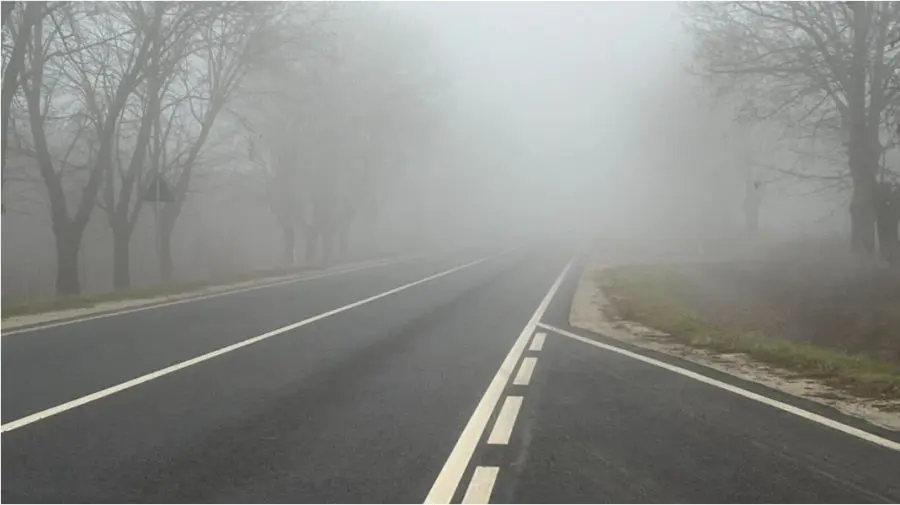 Vizibilitate redusă pe traseele naționale: Șoferii, îndemnați să circule cu prudență din cauza ceții