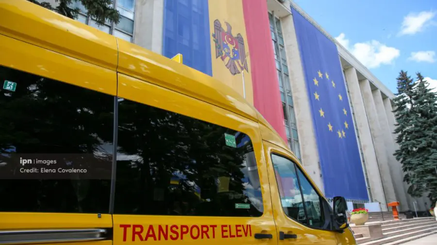 Toate autobuzele școlare din Moldova au fost dotate cu GPS și vor fi monitorizate online