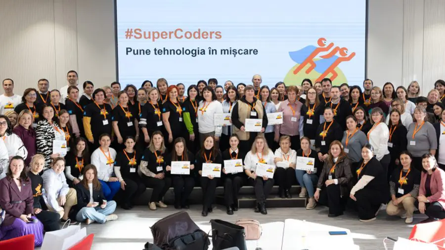 Super Coders: peste 2000 de elevi, profesori și părinți au învățat despre inteligența artificială și siguranța online