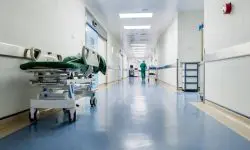 O pensionară din Rîbnița, transportată la spital, după ce s-a intoxicat în propria casă