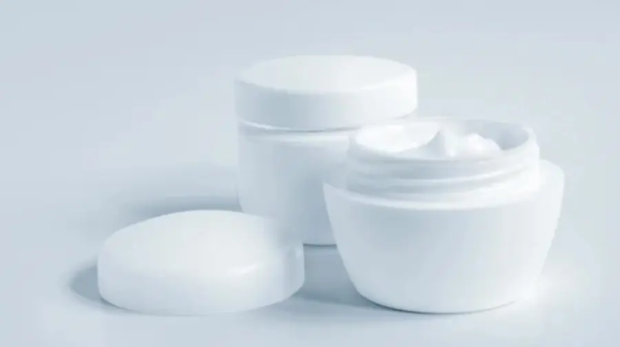 Produse cosmetice cu substanțe toxice, retrase de pe piață de ANSP. Vezi care sunt acestea