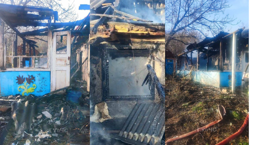 FOTO cu o casă care a fost mistuită de flăcări în raionul Camenca. Pompierii au luptat cu focul aproape o oră
