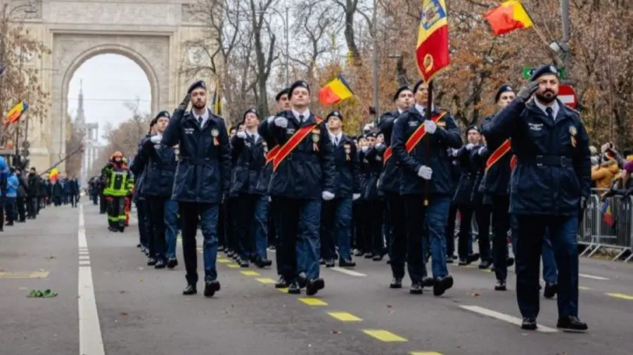 Peste 2.900 de militari și 200 de echipamente la parada militară din București
