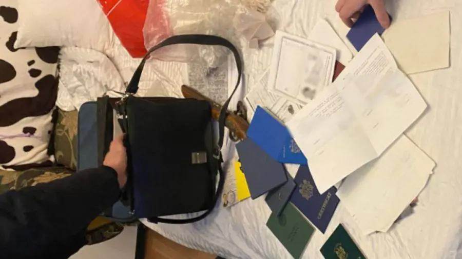 VIDEO Descinderi în Chișinău și Strășeni! Două persoane, cercetate pentru falsificarea permiselor românești