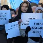 Profesorii ies azi la protest în Piața Marii Adunări Naționale. Urmărește în direct pe RLIVE