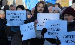 Profesorii ies azi la protest în Piața Marii Adunări Naționale. Urmărește în direct pe RLIVE