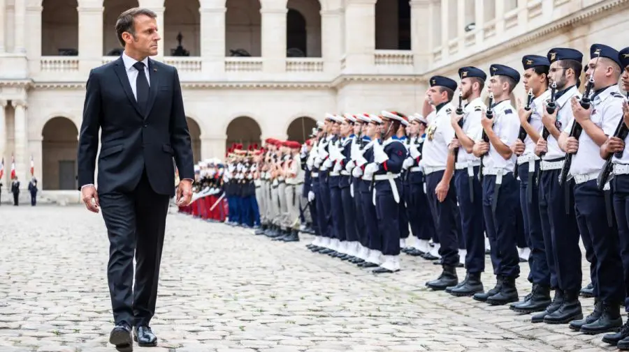 Franța lansează serviciul militar voluntar pentru tineri. Macron anunță recrutări masive: „Avem nevoie de mobilizare”