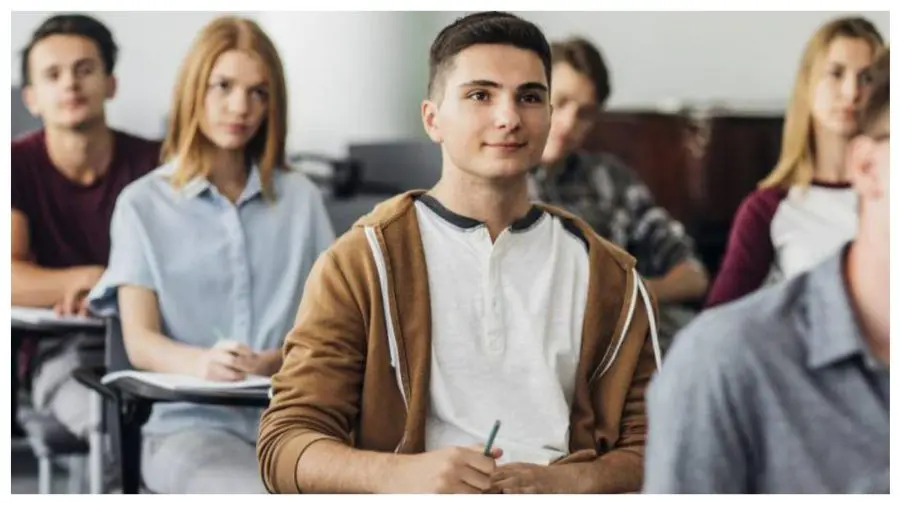 Școlarizarea de 12 ani va fi obligatorie în Ucraina din 1 septembrie 2027
