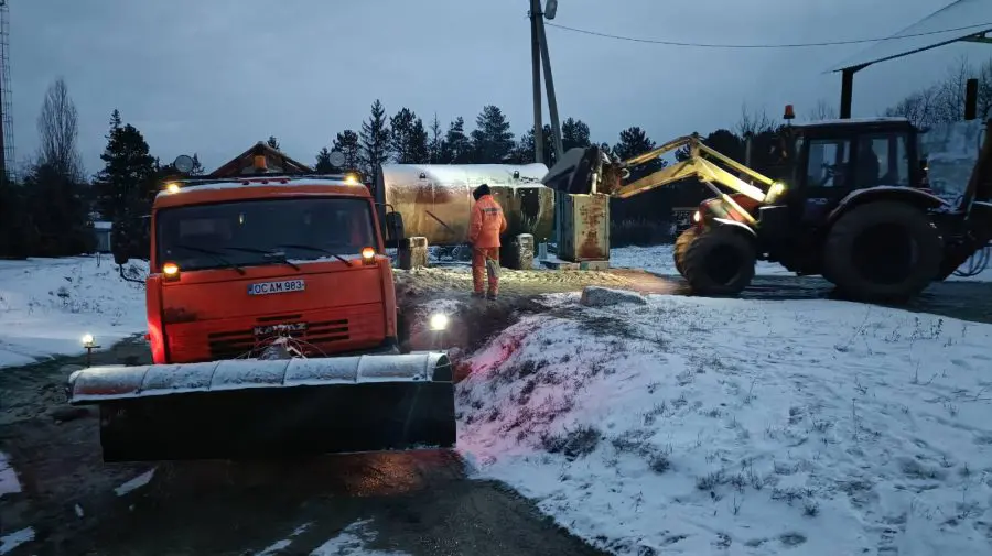Intervenții nocturne pe drumurile naționale: 14 utilaje au acționat pentru menținerea circulației în condiții de iarnă