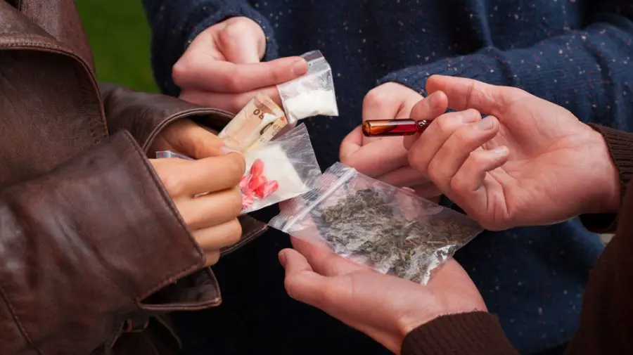 Traficul de droguri în vizorul poliției: Comunitatea, implicată în prevenire. Oamenii legii avertizează părinții