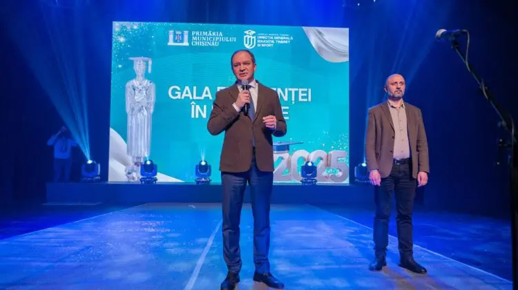 Premii pentru performanță: elevi și profesori din Chișinău, distinși la Gala excelenței în educație 2025