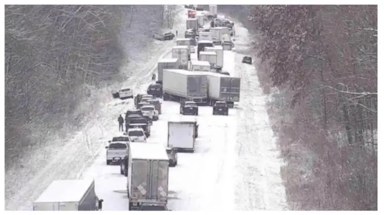 Apocalipsa pe șosea: 45 de mașini implicate într-un accident uriaș în Indiana după ninsori