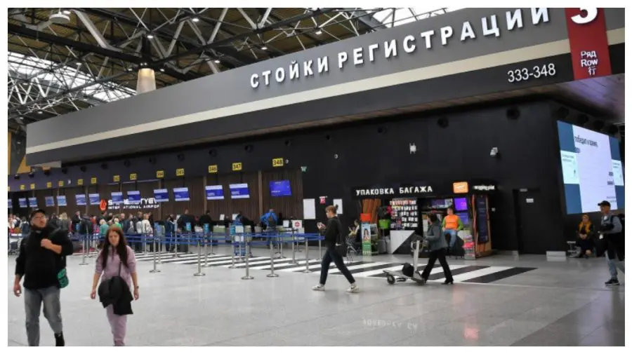 VIDEO Haos pe aeroporturile din Moscova: aproape 200 de zboruri afectate de atacul cu drone