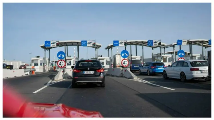 Transportatorii români, afectați: Ungaria blochează camioanele grele la graniță