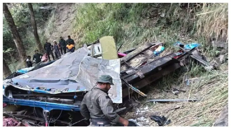 VIDEO Columbia: 16 liceeni morți și 22 răniți după ce autocarul lor a căzut într-o prăpastie