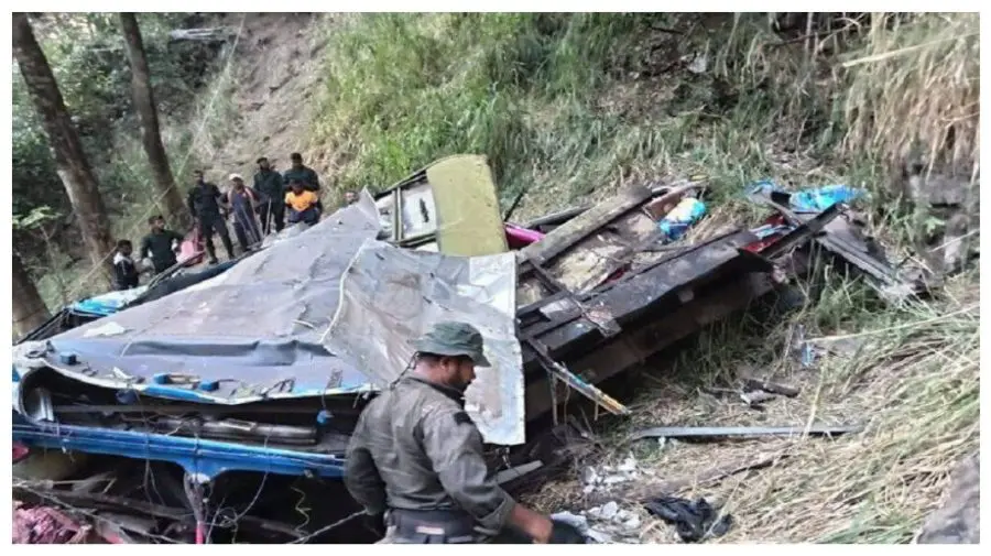 VIDEO Columbia: 16 liceeni morți și 22 răniți după ce autocarul lor a căzut într-o prăpastie