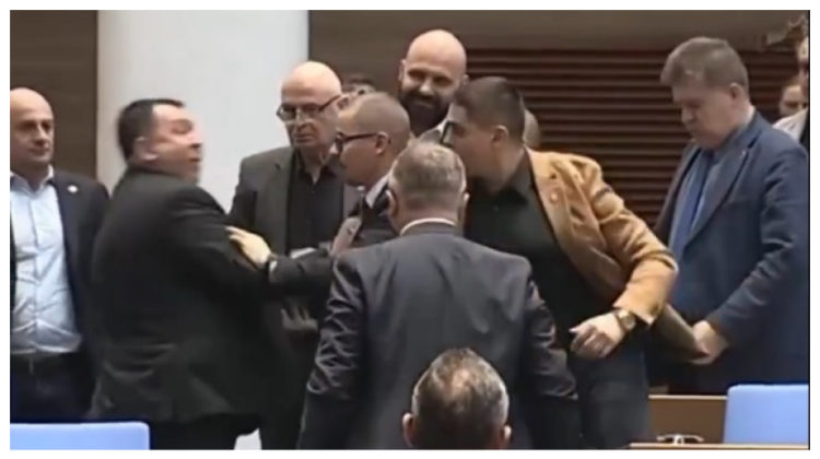 VIDEO Fără bătaie nu e buget: scandal în Parlamentul Bulgariei