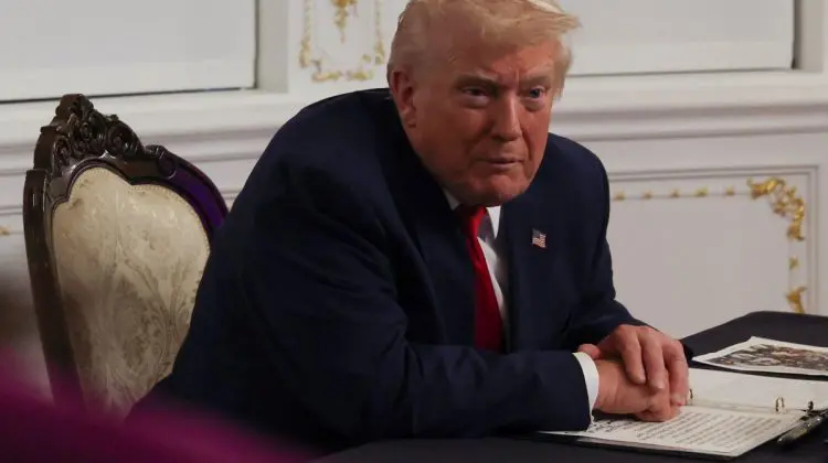 Administrația Trump oprește procesarea cererilor pentru imigranții din 19 țări non-europene