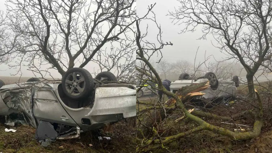 FOTO O persoană a fost rănită într-un accident rutier: Șoferul beat a fugit de la locul faptei