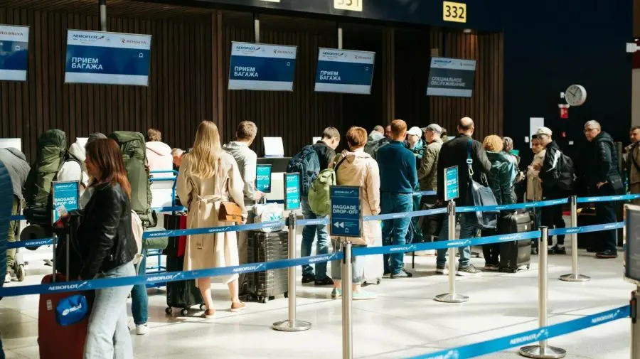 Peste 300 de zboruri au fost întârziate sau anulate pe aeroporturile din Moscova în urma atacurilor cu drone