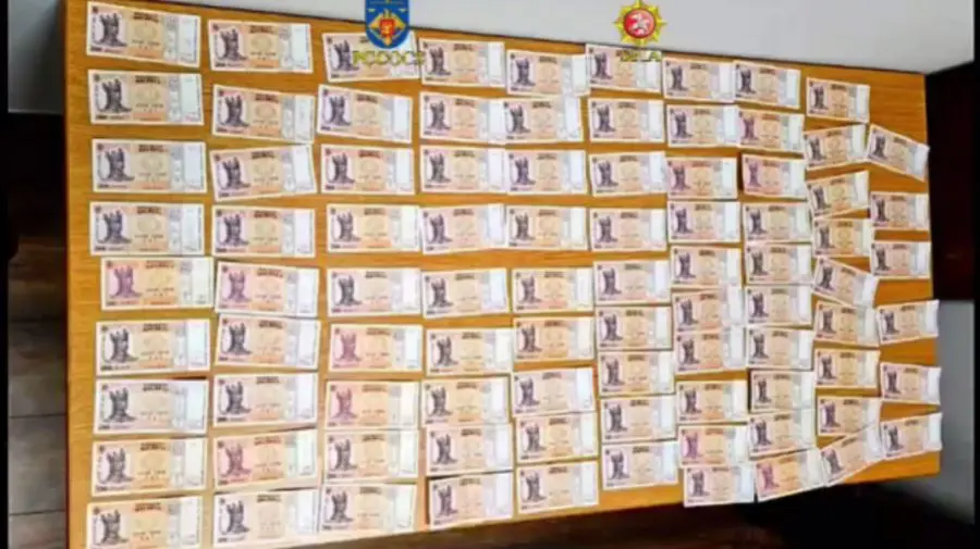 VIDEO Juristul unei firme de transport de produse alimentare, reținut pentru mituirea unui polițist