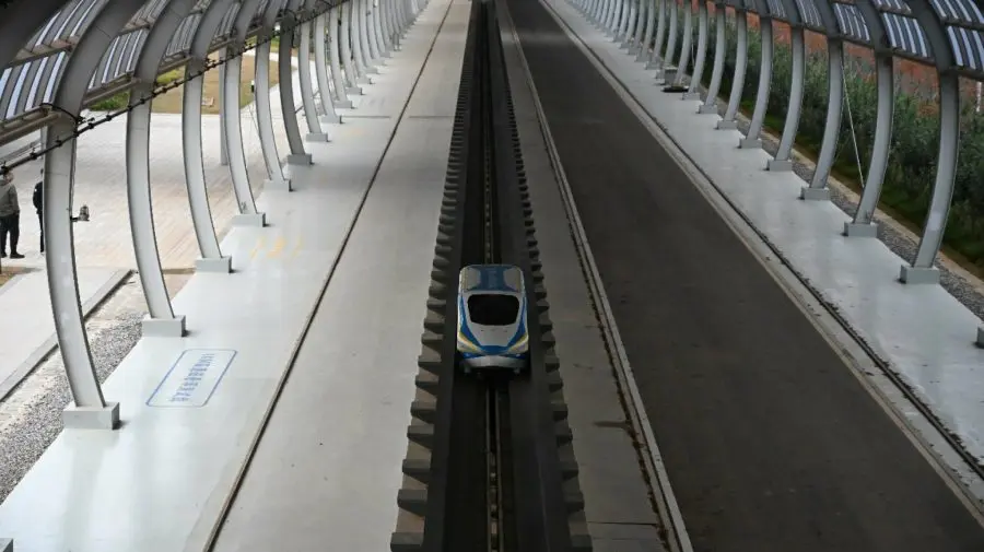 China doboară un nou record tehnologic: un vehicul a accelerat la 700 km/h în doar 2 secunde