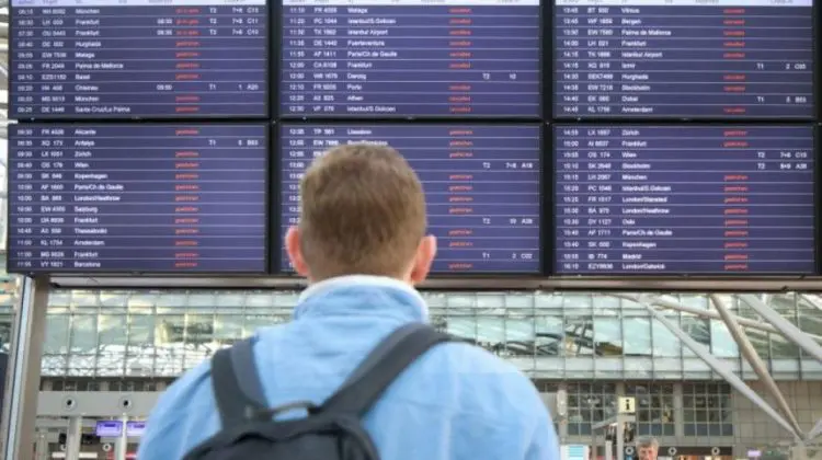 Greve în mai multe aeroporturi din Europa înainte de Crăciun. Zborurile pot fi întârziate sau anulate