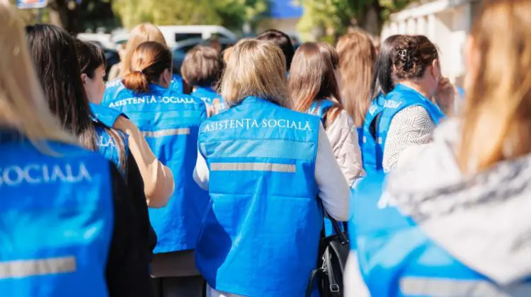 Un nou serviciu social pentru protecția copilului și sprijinirea familiei, aprobat de Guvern