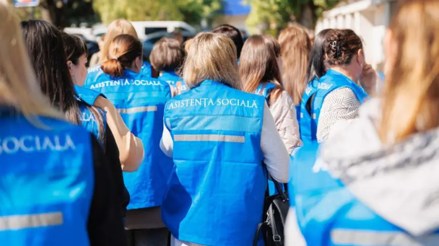 Un nou serviciu social pentru protecția copilului și sprijinirea familiei, aprobat de Guvern